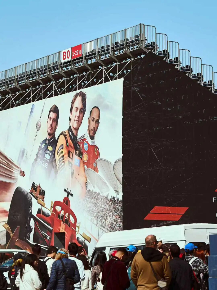 世界杯官网入口-“逛超市都能遇到世界级车手”，这几天的上海成了“F1痛城”|范坤|上海市|赛车|老法师|拉塞尔_新浪体育_新浪新闻